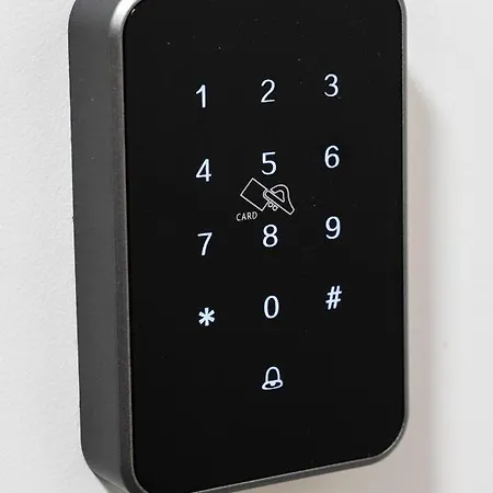 Magnetic Nowogrodzka B Varsavia